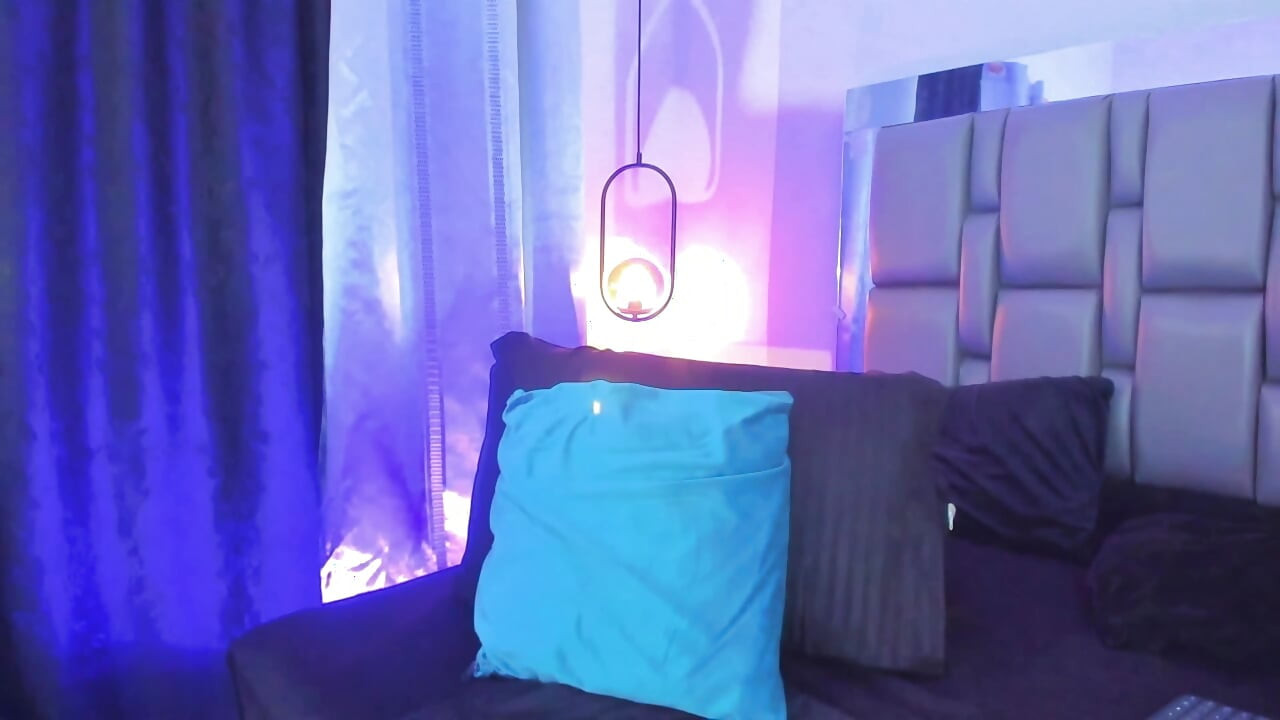 Show completo na webcam de uma prostituta colombiana