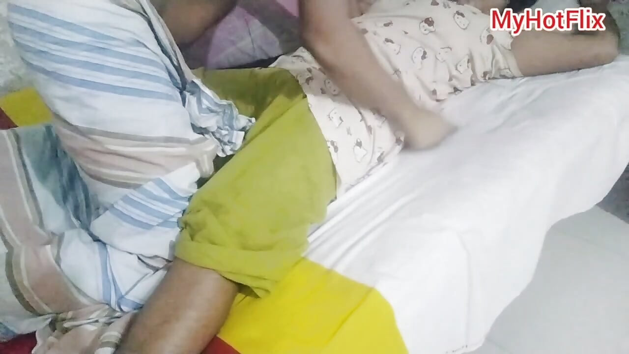Pravi par ima nežan seks noću.