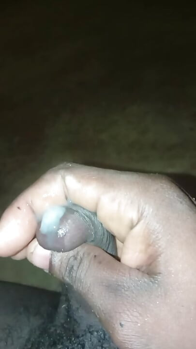 我把她的屁股撑开，拳交我所有的手臂。