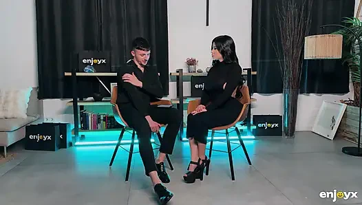 Sara Retali konuşmayı bitirdi - o kalın yarağın sırılsıklam amının damlatilmesini istiyor