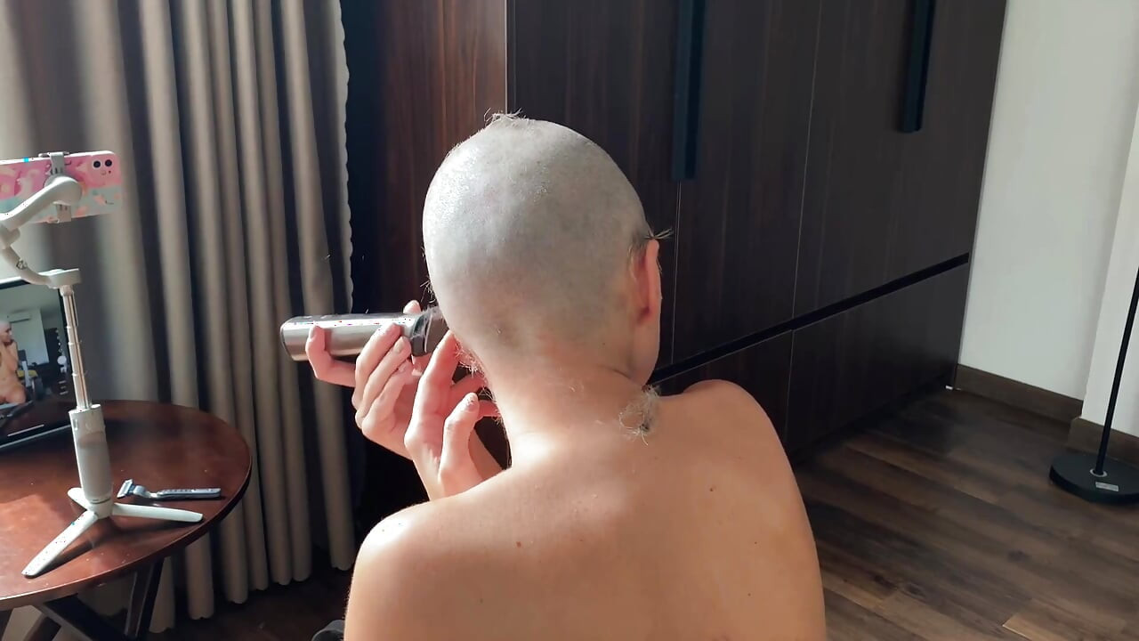 I'm Completely Bald! I Shave My Head with Clippers and a Razor, Washing It and Touching Close up