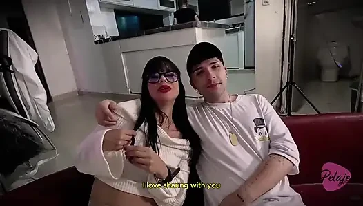 Kız arkadaşım seks yapmak istiyor ama yarağı seviyorum, bu yüzden kayınvalidem bana yardım ediyor.
