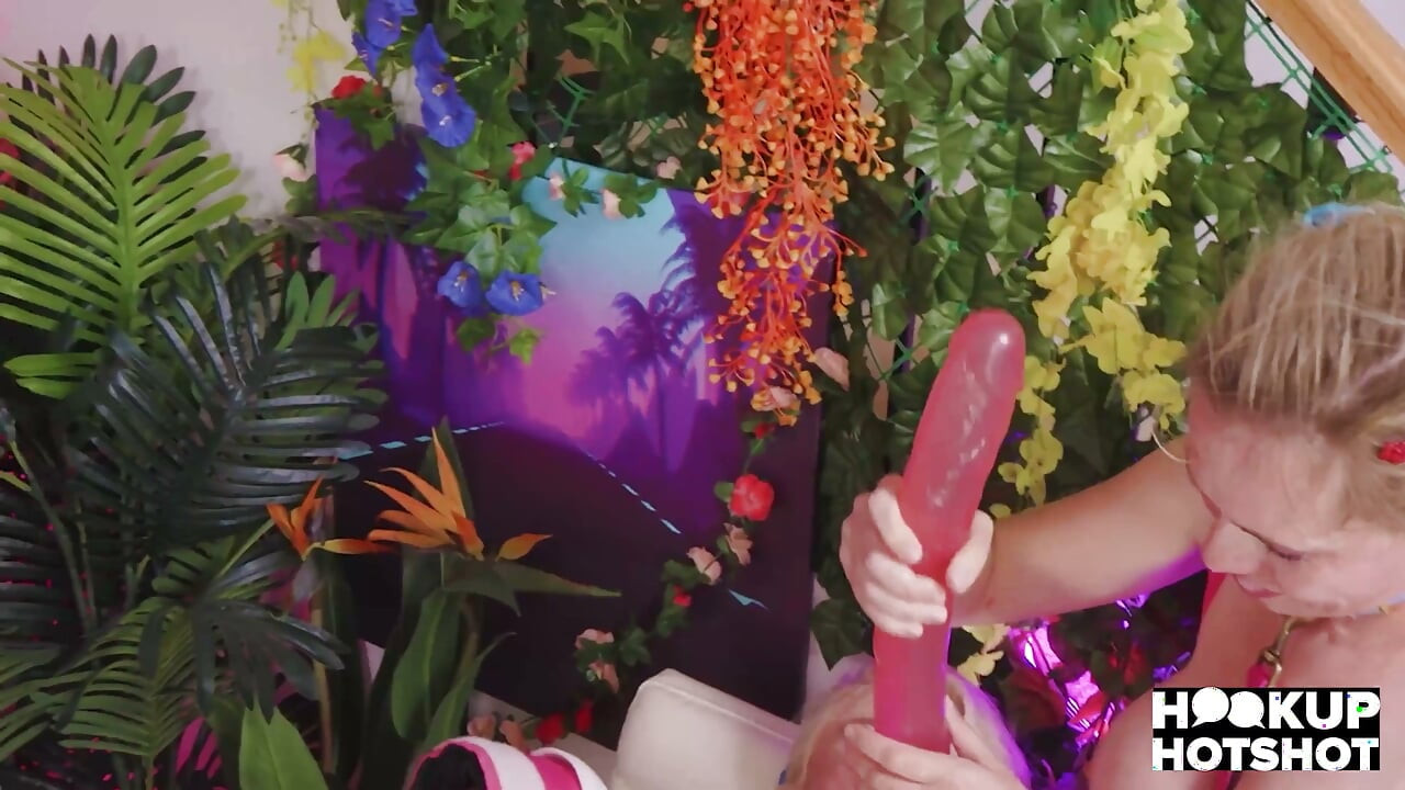 Rebel Rhyder & Emma Rosie Cruise the Internet for Rough Sex!