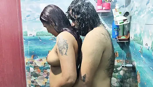 Göt öpücüğü ve göt yalama ile ateşli banyo romantizmi