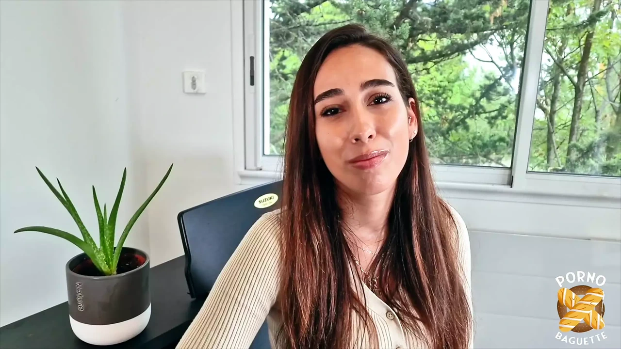 Camila, young oriental, likes to fuck guys with big cocks