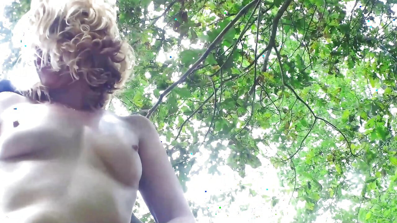 Dvostruka penetracija i analni seks za ovu plavu MILF