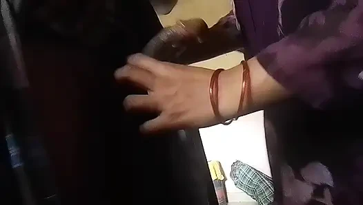 Tamil köylü kız mutfakta kocasının yarağını emiyor