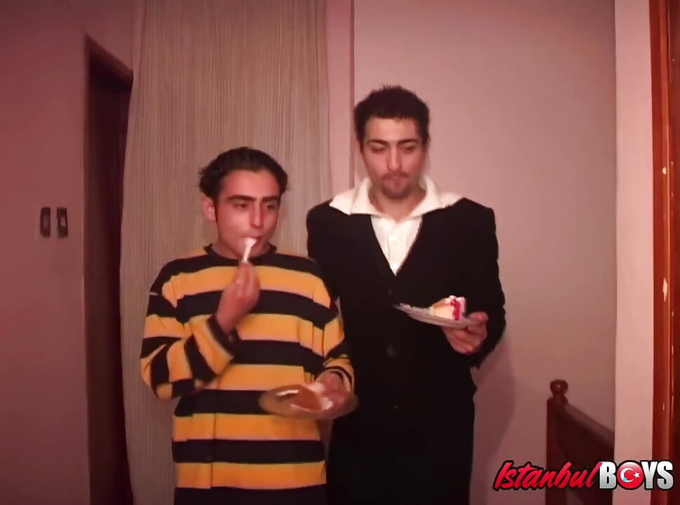 Cem’s Birthday Gift: Bareback Sex
