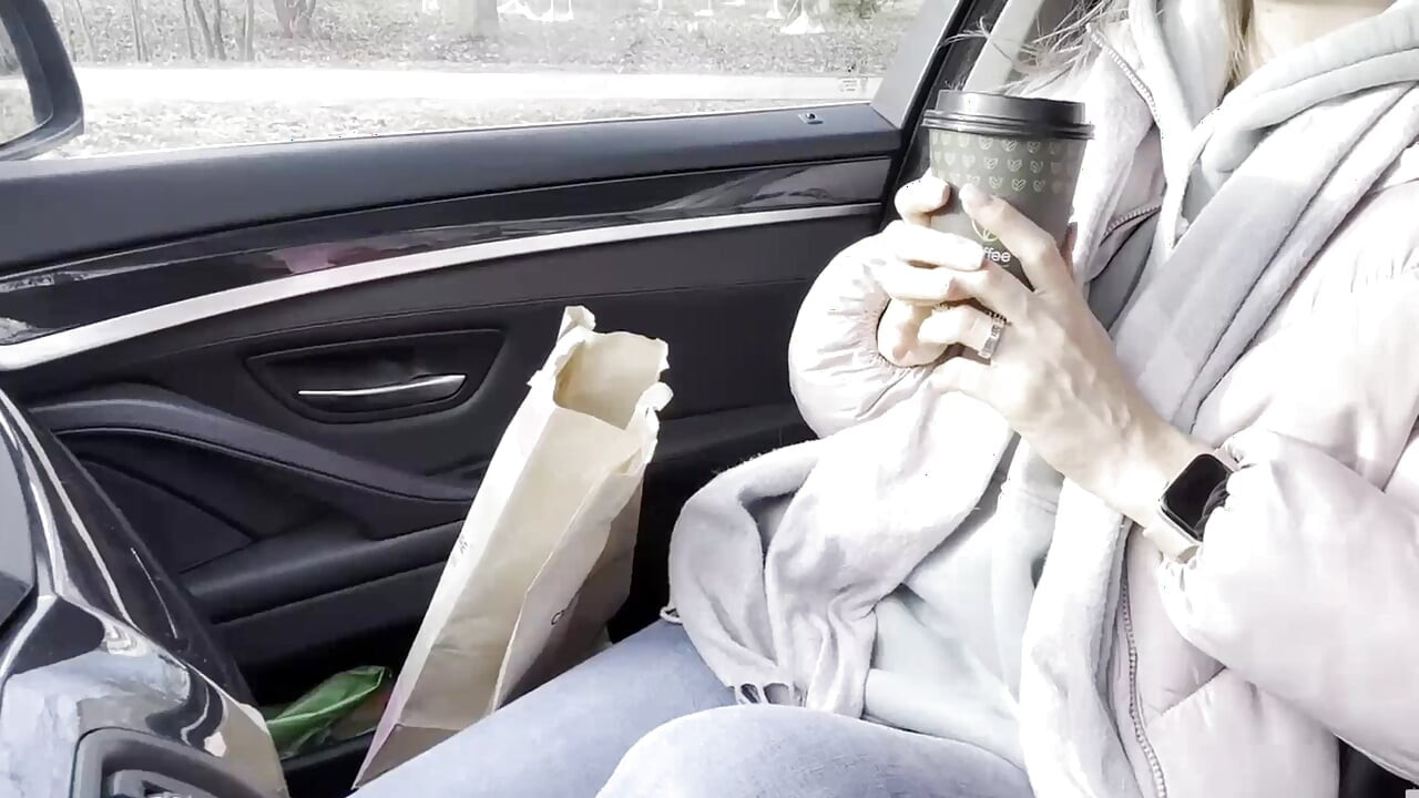 Nevěrná manželka znovu podváděla svého manžela se sousedem (s titulky)