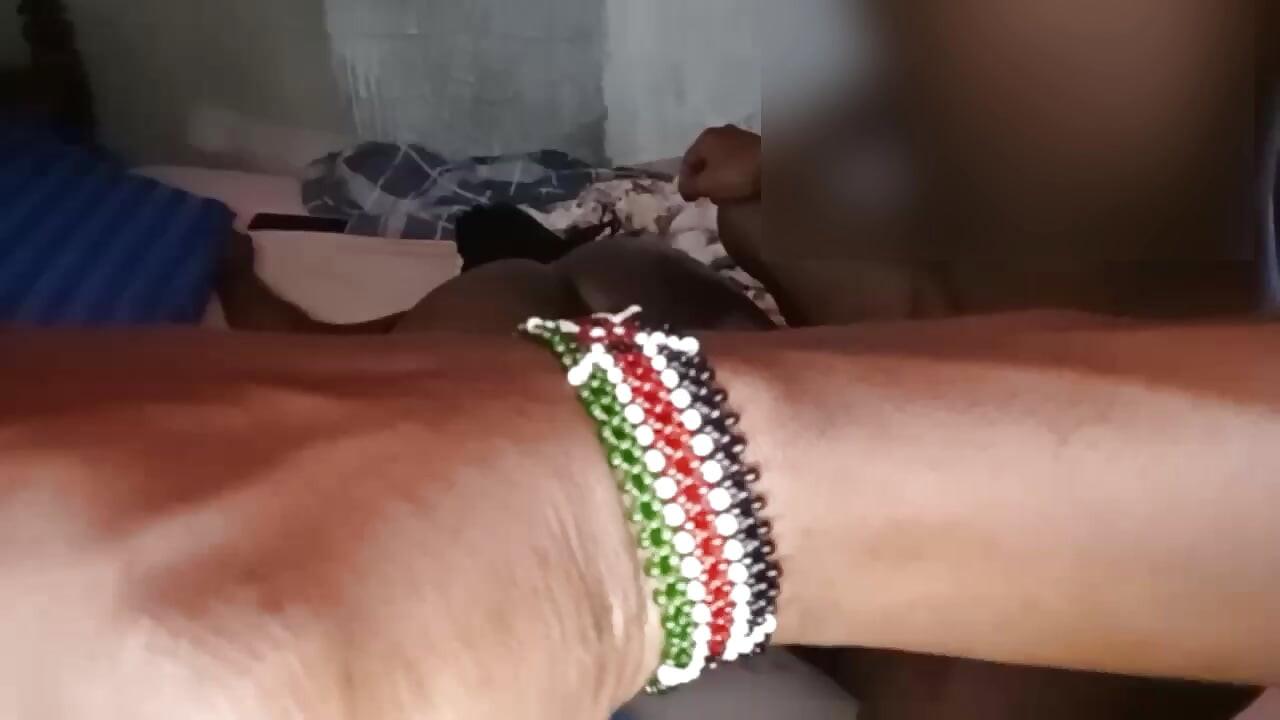 Vruća cimerica dobiva žestoko jebanje!