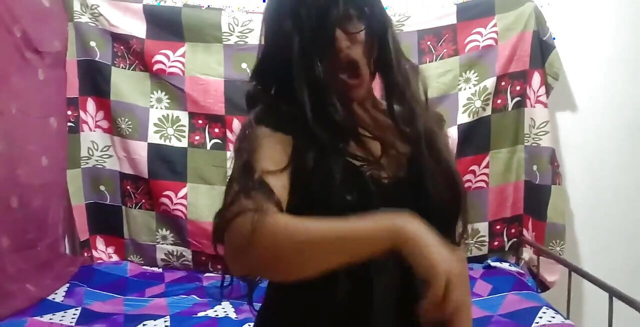 เต้นแก้ผ้าที่บ้านใหม่ให้แฟนๆ