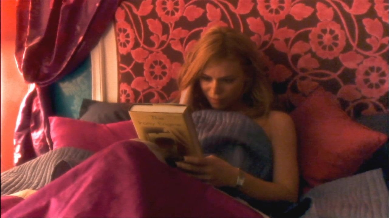 What celebrity is it? 040