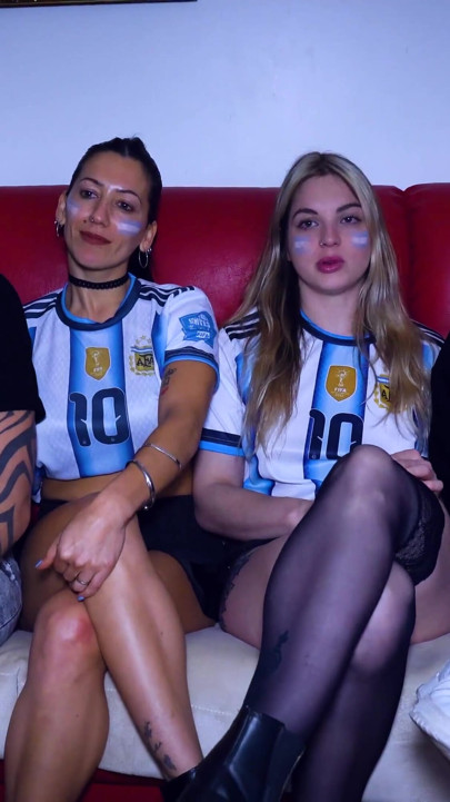when you get together with a friend to watch the soccer game and you end up to celebrate FIT-keilabassi-when you get together with your partner | Clip 2