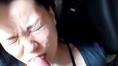 Enorme facial en chica japonesa después de garganta profunda