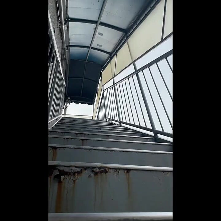 Καθημερινοί πειρασμοί με τον γείτονα της διπλανής πόρτας. -ένας