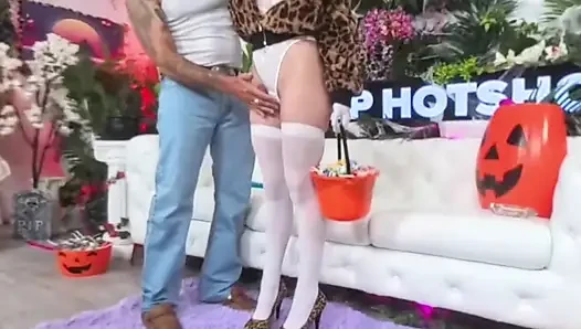 Tess thompson lagi asik nyepong kontol bryan gozzling sampai tersedak!