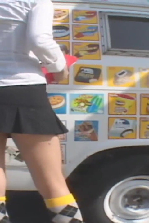 美丽湿润的粉红色小妞期待大张的巨杆螺丝它