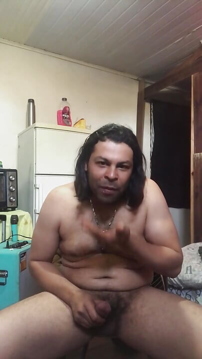 Lucrând și dezbrăcându-mă.