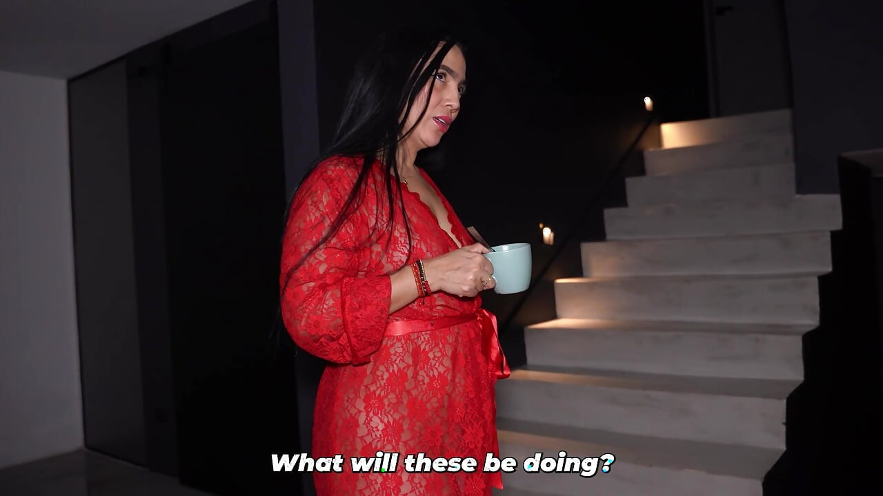 Madrasta acaba em uma dupla penetração depois de ensinar alguns jovens como se masturbar corretamente