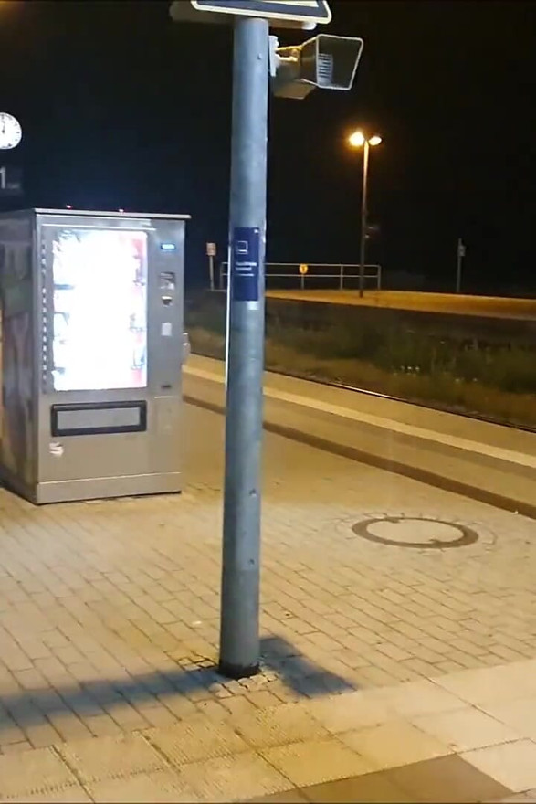 Jodido en el andén