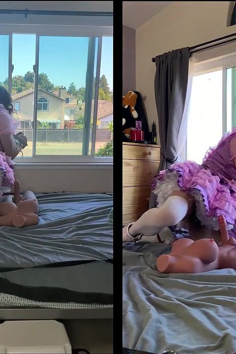 Ružičasta satenska sissy sobarica jaše svoju seks lutku dok je zaključana