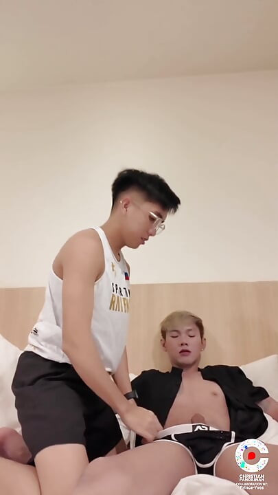 Twink x Twink: мені подобалося смоктати і кататися голим його членом