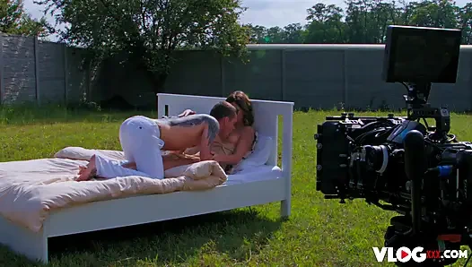 Интимная сессия с Ada Lapiedra под солнцем