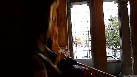 Turis hot rambut merah lagi asik ngentot kontol sampai matanya menerang keenakan