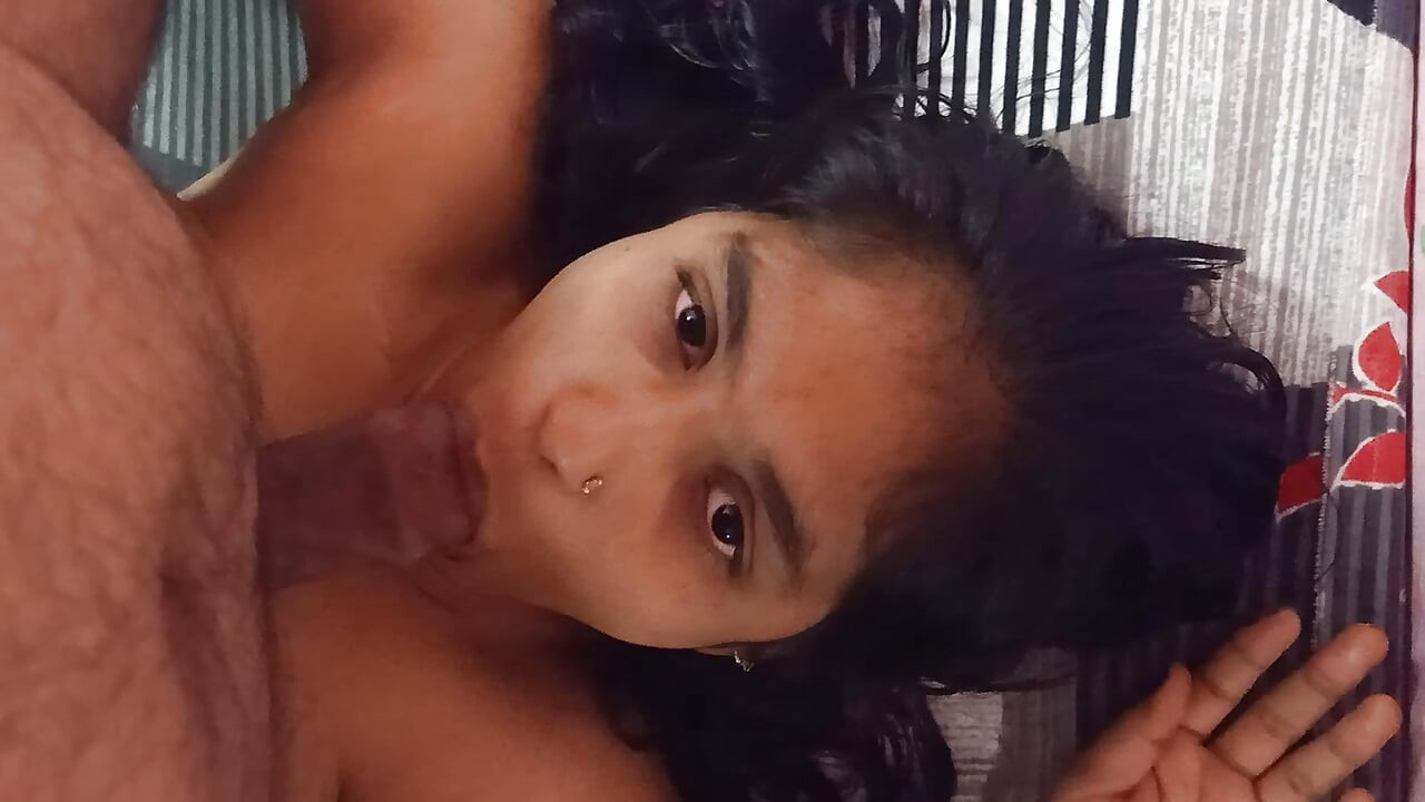 Sviđa joj se pušenje mog velikog kurca i svršavanje po licu