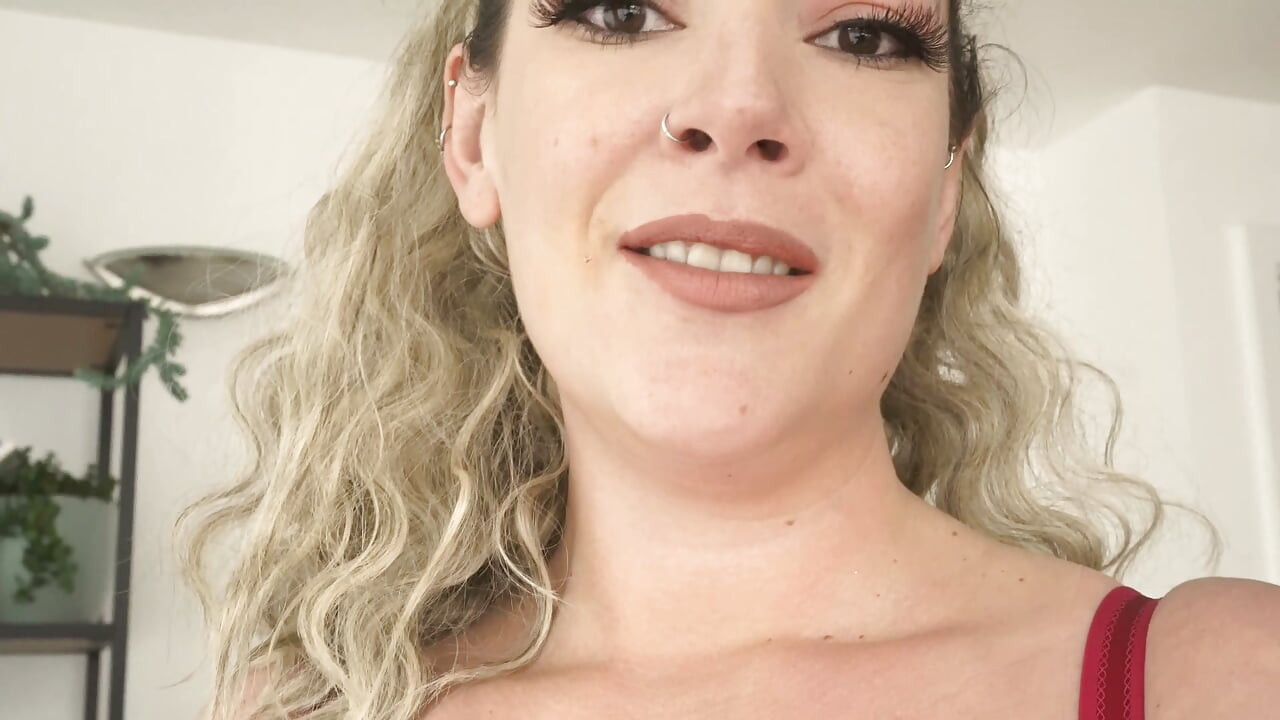 Giantess Sets a Tiny Trap