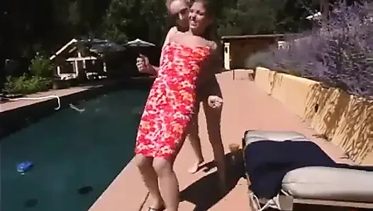 Brooke связана