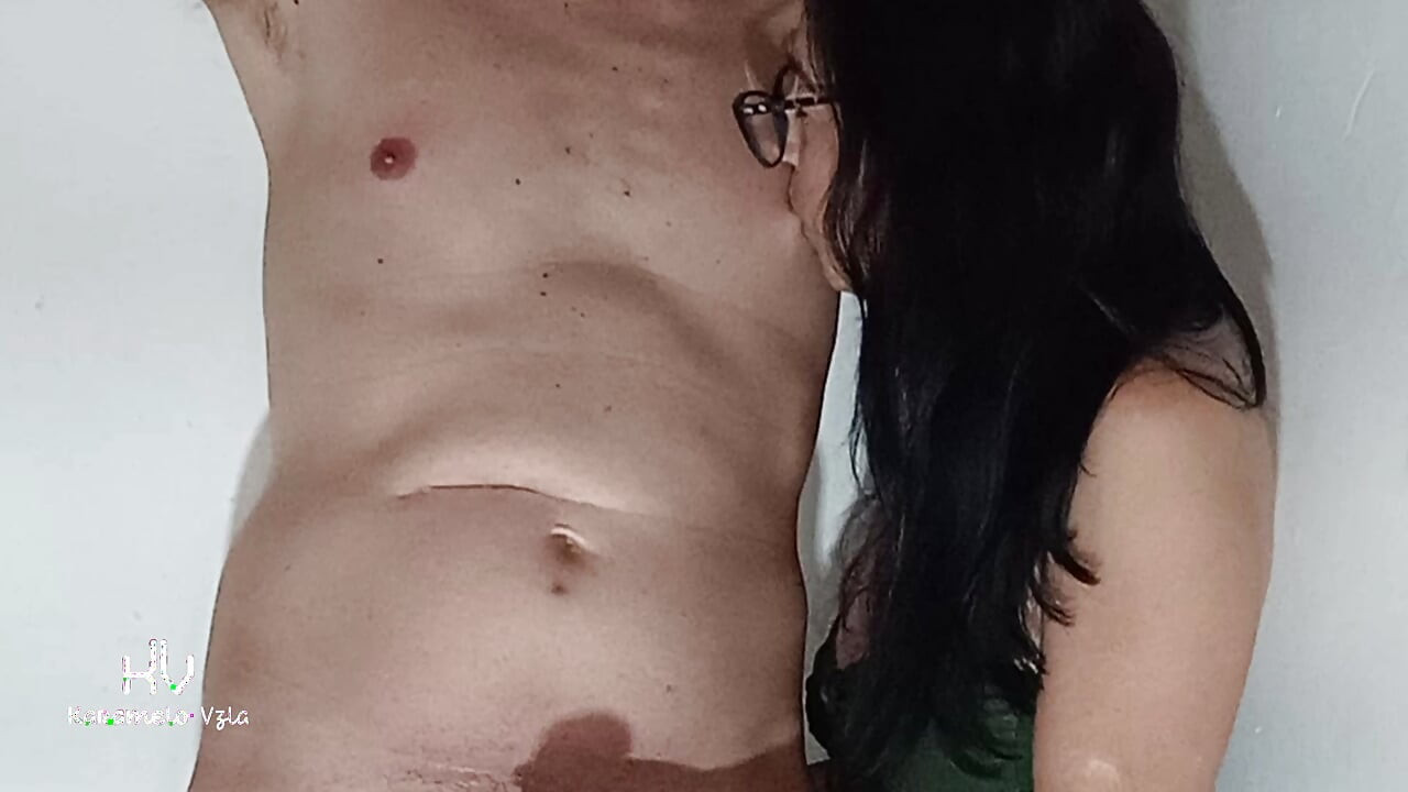 Część druga: przyrodni brat uczy mnie, jak lizać męskie sutki