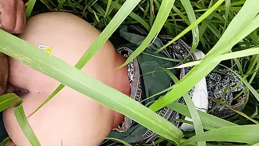 In the millet field, my elder sister-in-law sucked the cock and ass Mari opened the field of millet and killed my sister-in-law's ass