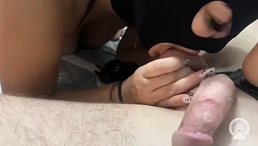 Yarağı bekaret kemeri içinde kilitliyken takma yarak emiyor - sakso 4k