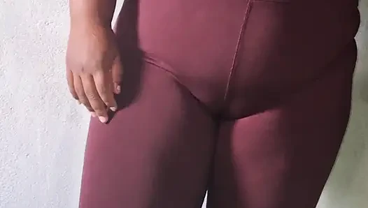 Ibu hot temanku pakai legging untuk pergi ke gym