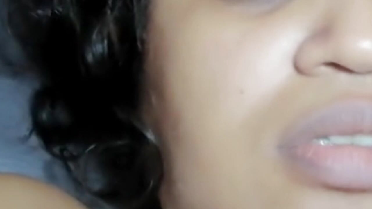 Aito intialainen desi MILF Koskettaa pilluaan