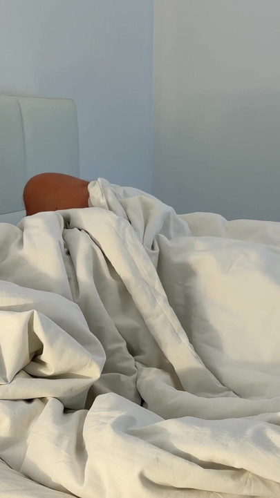Tesão de manhã no hotel - eu acordei com ele já dentro de mim