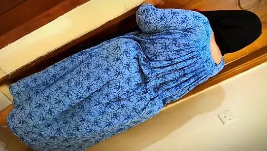 Büyük göt ve sıkı amcık ateşli hizmetçi