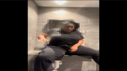 "OMG ini selalu terjadi ketika aku memantul!"