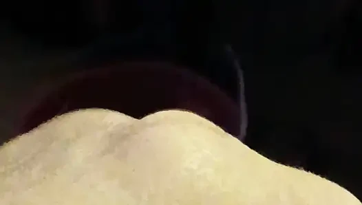 Yarağımı okşuyor