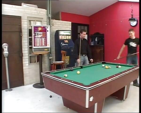 jarmani ki sunahre baalon vaali randi ki pool tebal par haardor chudaee