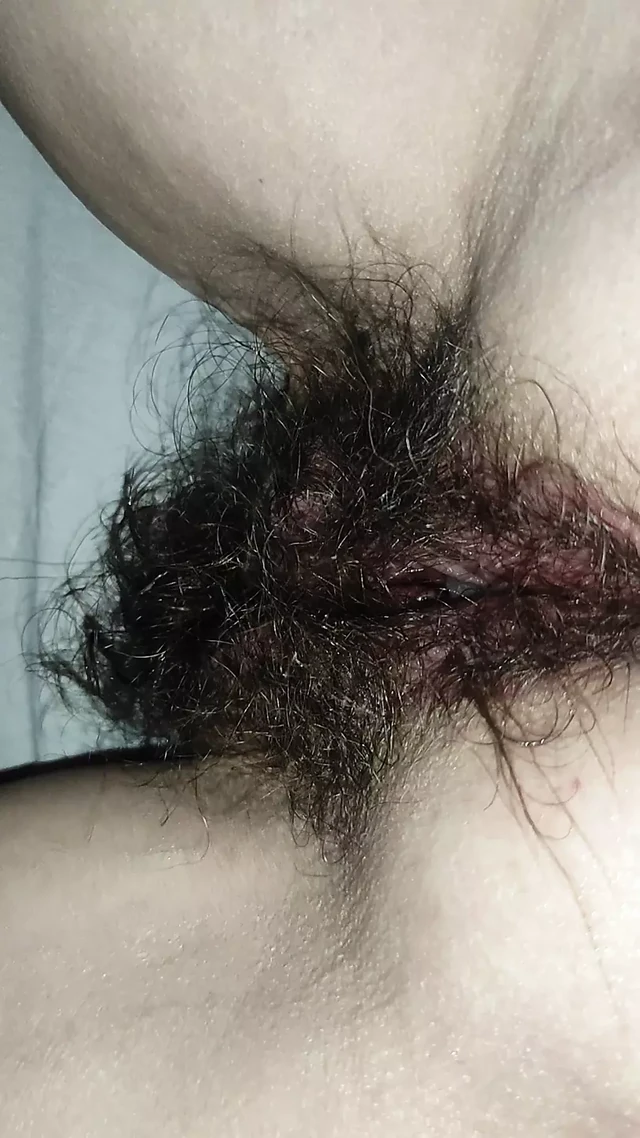 Hairy pussy squirting and creampie