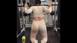 Perfect Gym ass squatting