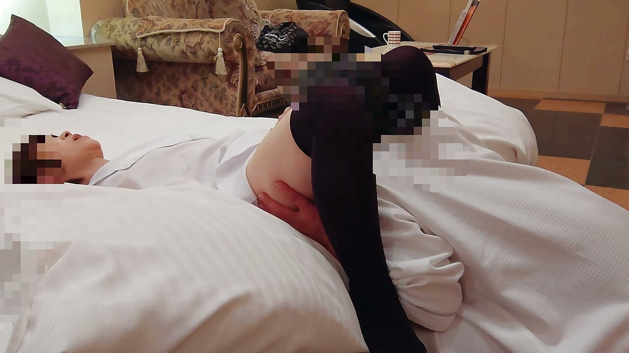 Suster nakal ini bikin aku sange, sampai aku crot sampai aku crot di dalam! Cosplay. Amatir. Blowjob.
