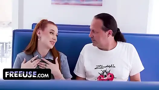 Kafe garsonu Madison Morgan'ın mesai sonrası gösterdiği gizli bir ucube tarafı var