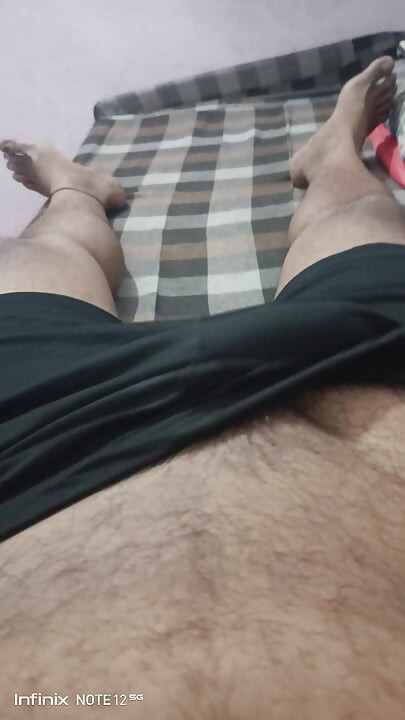 Ghar pr akele hone ka fayda utha liya