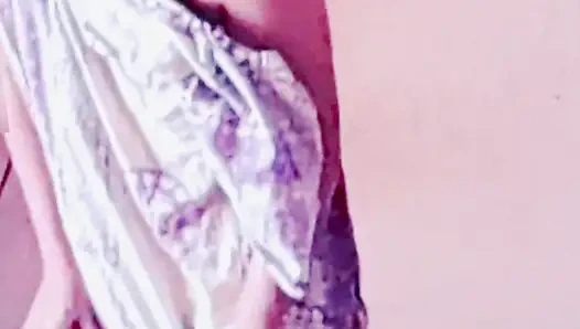 Mantan pacarku dengan toket besar ngirim video ganti baju sama pacarnya