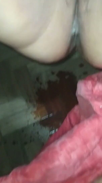 Delicious fuck noises, wife moans and big dick creampie pussy oozing fluids. crooked framing | Clip 2