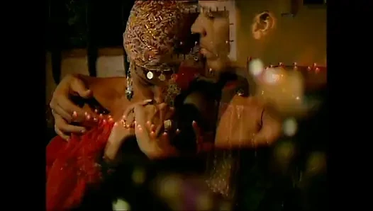 Tante seksi yang jablay ini dientot habis-habisan sama kontol besar sampai dicrot di dalam