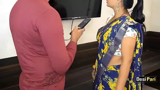 Desi pari bhabhi séduit un mécanicien de télévision pour du sexe avec un audio clair en hindi